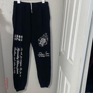 Women’s Darc Sport lounge sweats in size M